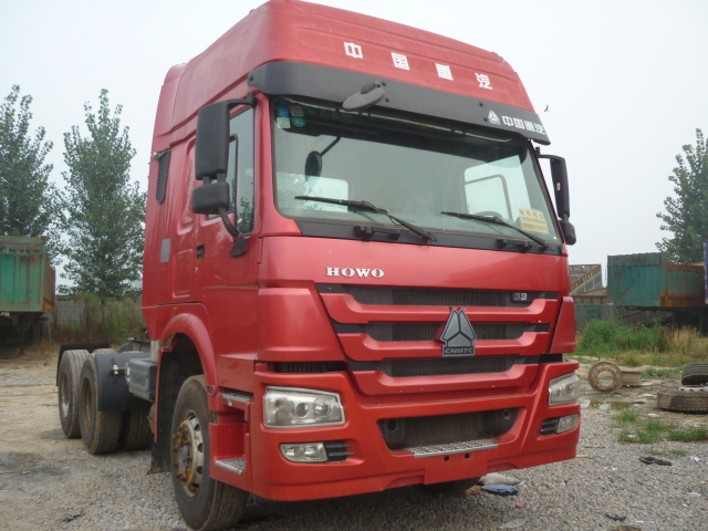 二手豪沃375双驱336后双拖牵引车拖头挂车 专用汽车领域的可靠选择